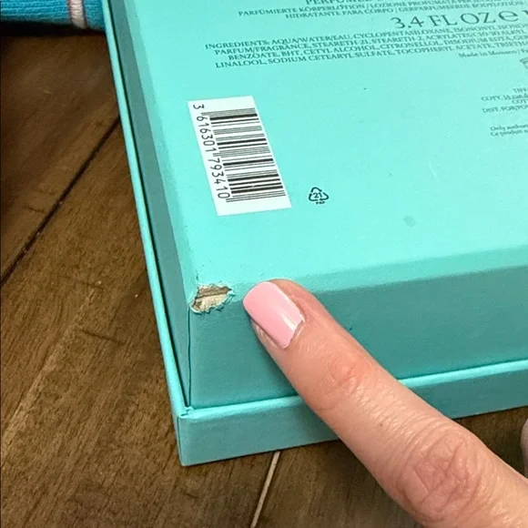 Tiffany & Co. Eau De Parfum 2.5 oz and Body Lotion gift set - Picture 13 of 14